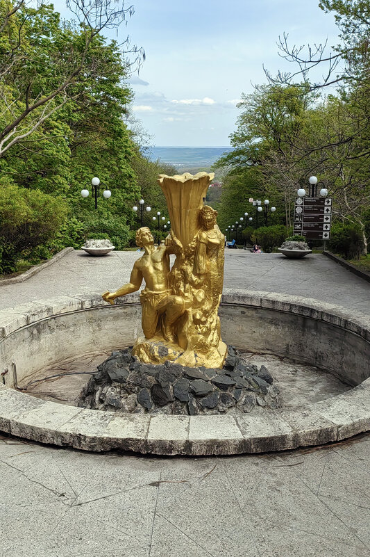 На каскадной лестнице курортного парка - Gen 