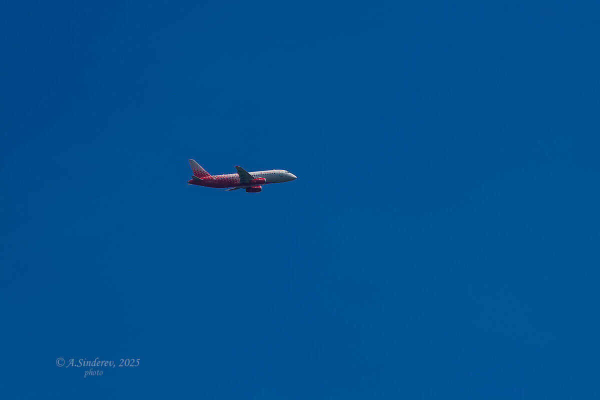 Самолёт в синем небе - Александр Синдерёв
