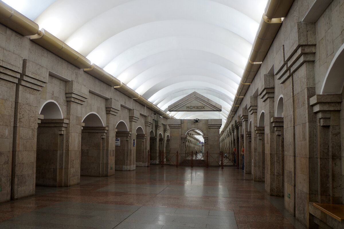 ст. метро "Крестовский остров" MCMXCIX / 1999 - zavitok * ст. метро "Крестовский остров" MCMXCIX / 1999 - zavitok *