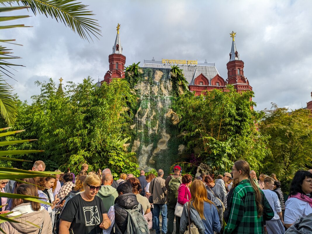 Водопад на Манежной площади - Andrew 