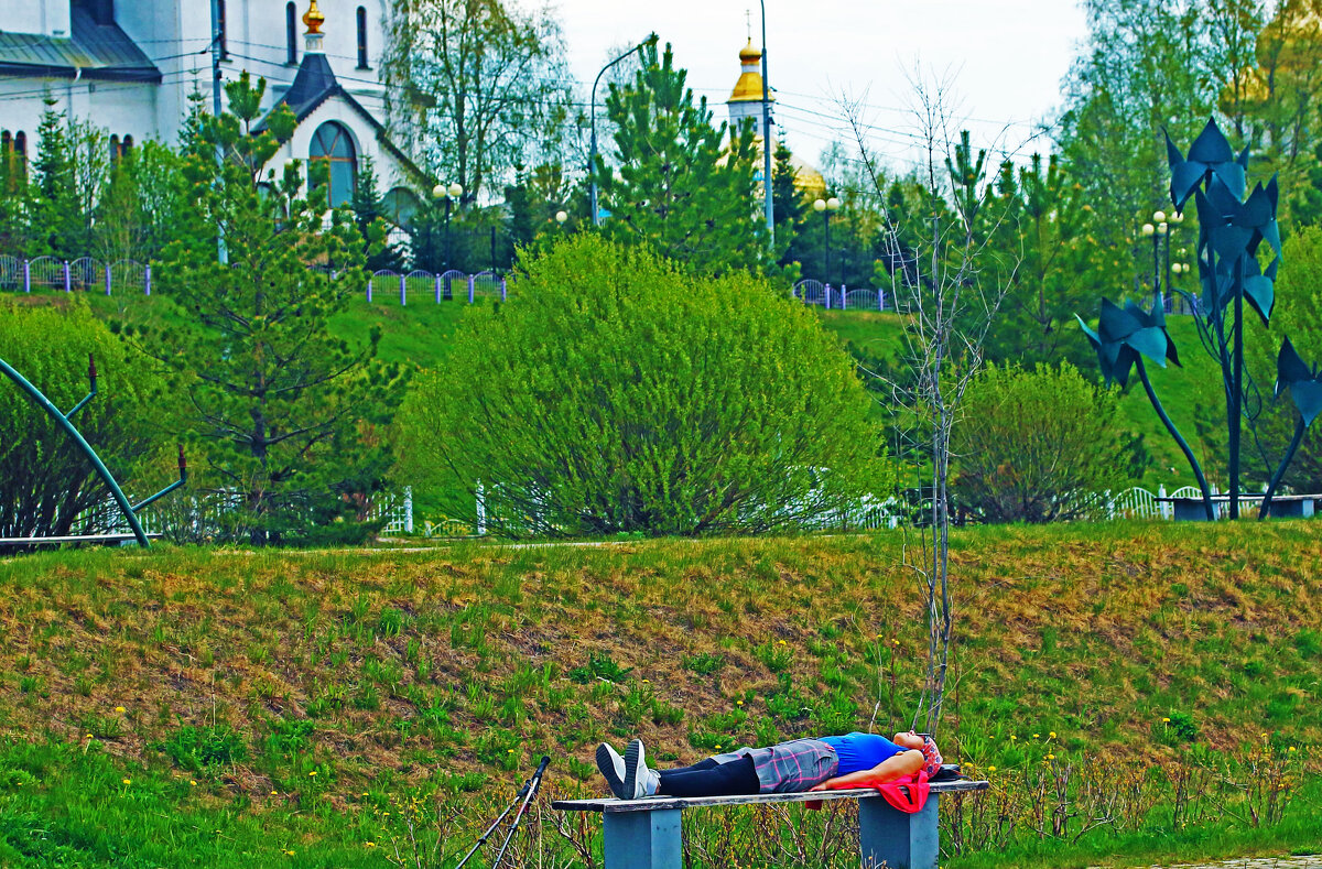 Июнь...Подзаряжаясь энергией у Храма! - Владимир 