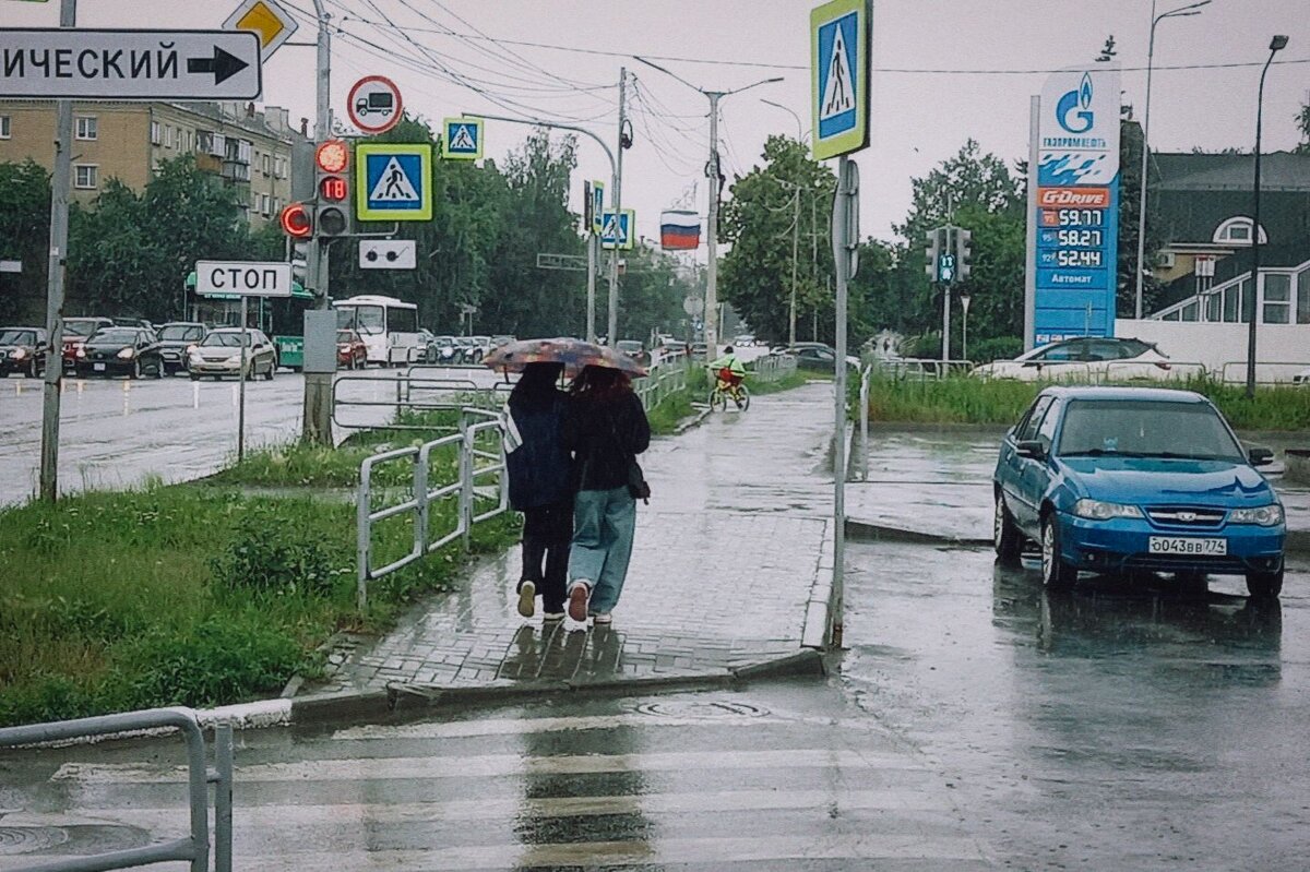 В дождь мы не одни - Игорь Солдаткин