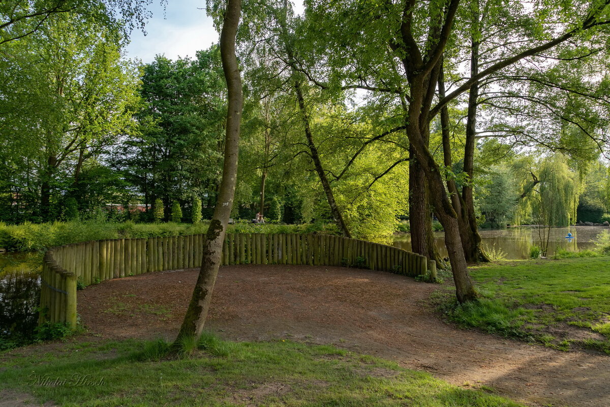 В городском парке... - Николай Гирш