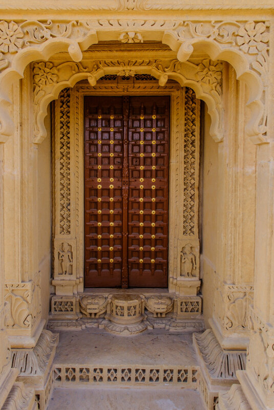 Дверь джайнского храма Лодарва Паршванатх - Георгий А