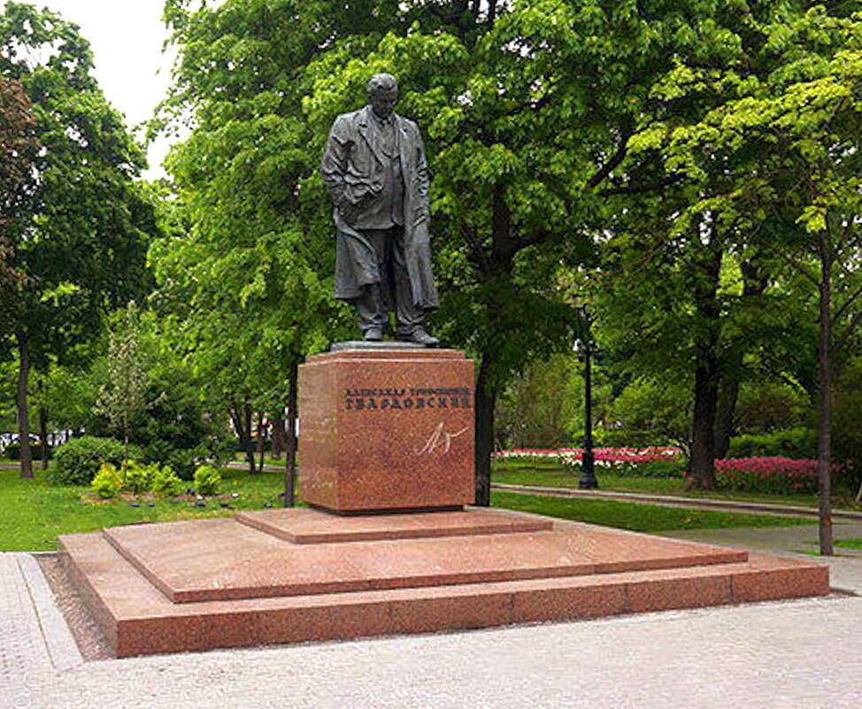 Памятник Александру Трифоновичу Твардовскому в Москве. - Ольга Довженко Памятник Александру Трифоновичу Твардовскому в Москве. - Ольга Довженко