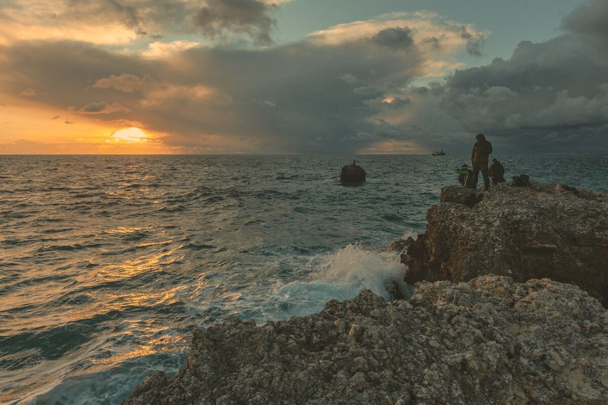 Вечерний прибой - Виктор 