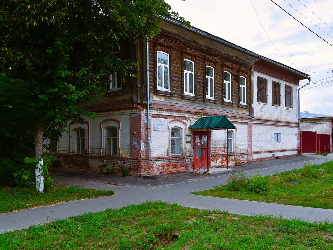 Ядрин. Дом семьи купца Дмитрия Семёновича Мордвинова. - Пётр Чернега Ядрин. Дом семьи купца Дмитрия Семёновича Мордвинова. - Пётр Чернега