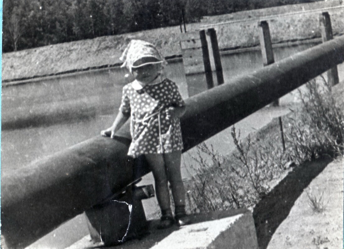 Девочка у озера. - Екатерина Панова Девочка у озера. - Екатерина Панова