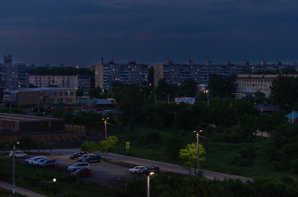 Город зажигает огни. - Виктор Иванович Чернюк