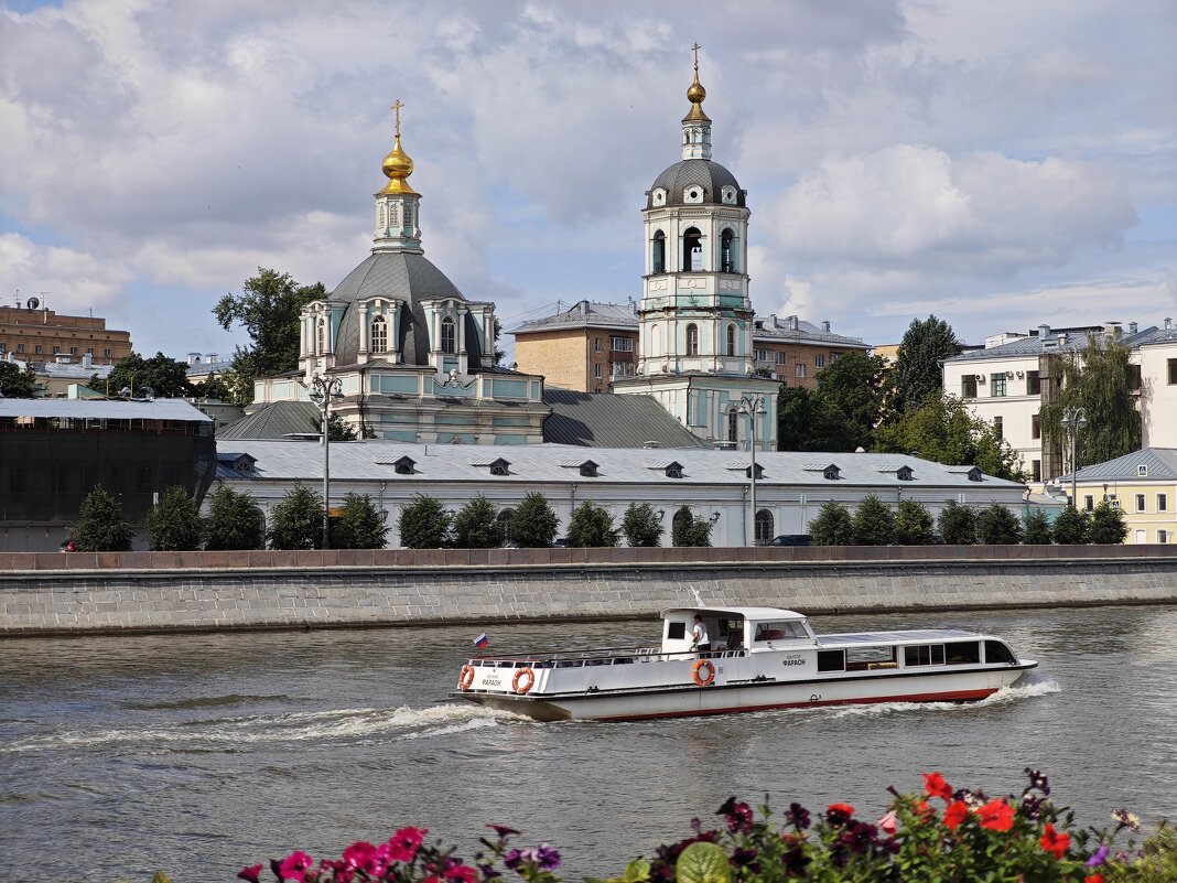 Прогулка по Москве-реке - <<< Наташа >>>