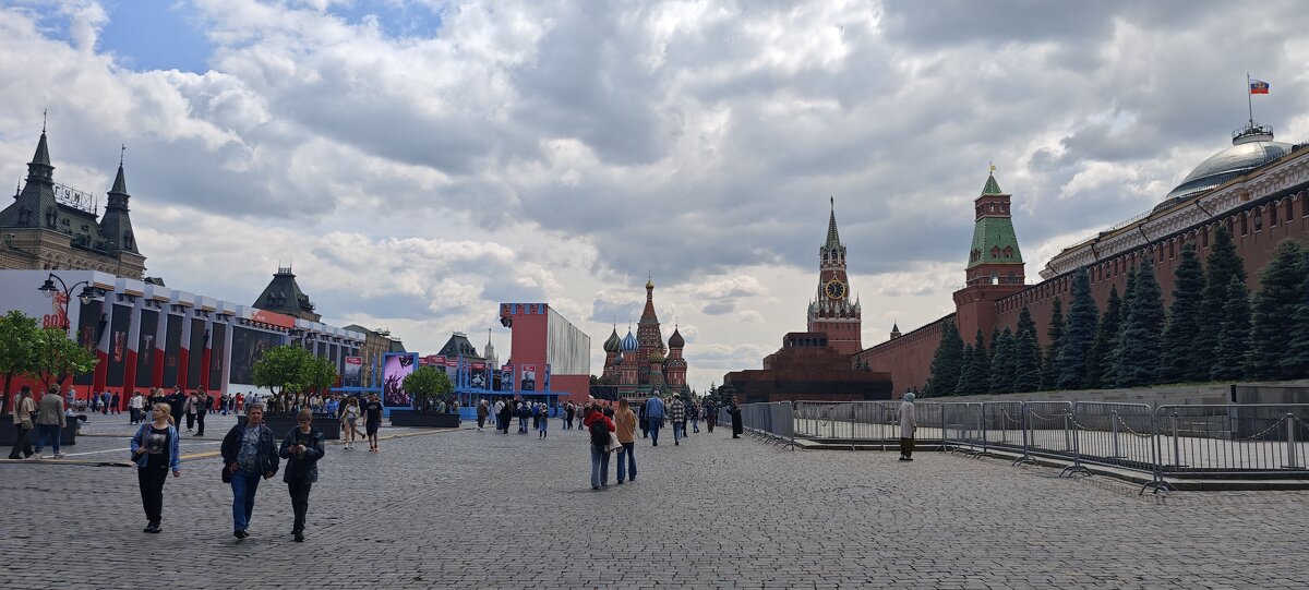 На Красной площади - <<< Наташа >>>