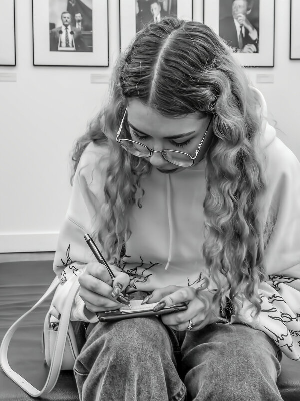 Случайный портрет на выставке. - Игорь Викторов Случайный портрет на выставке. - Игорь Викторов