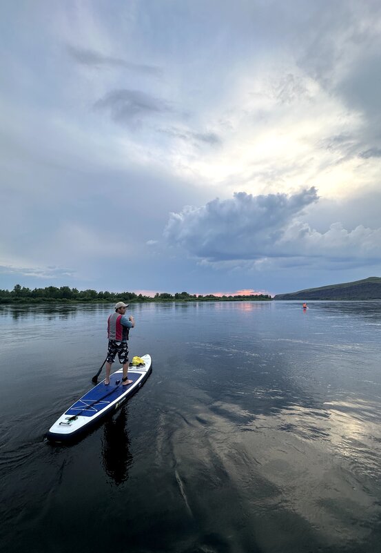 На закате дня , по Енисею. Перед грозой . - Любовь Иванова