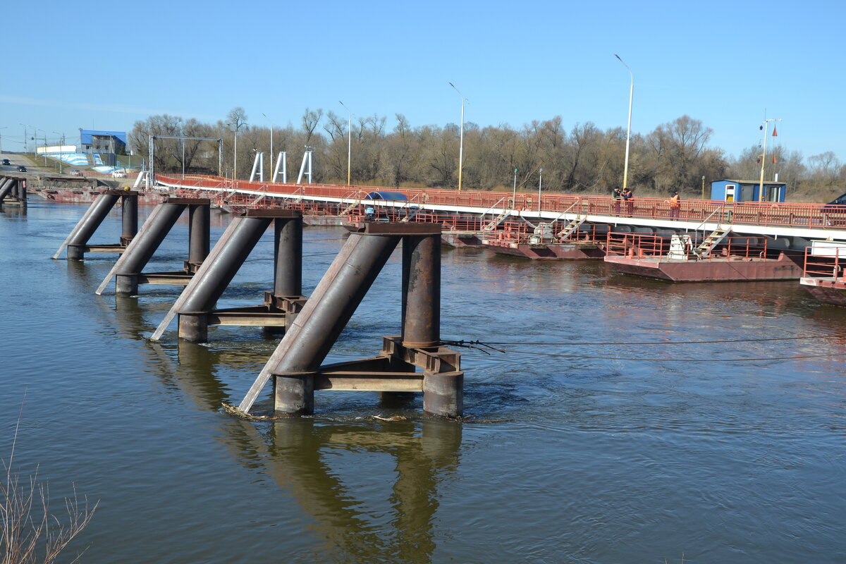 На Оке у моста. - Михаил Столяров