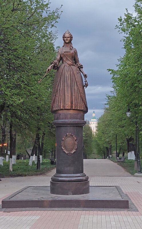 Памятник Екатерине Великой в Богородицке. - ИРЭН@ .