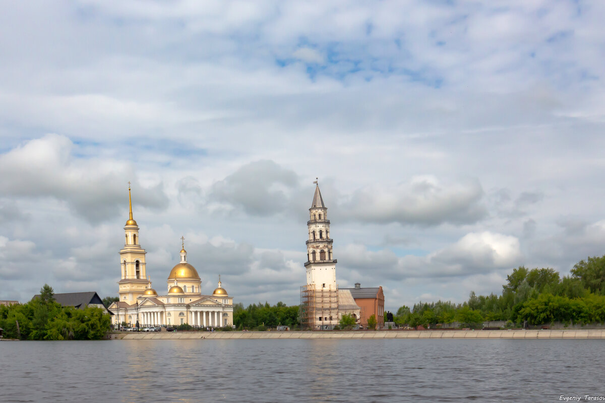 Невьянская башня и Спасо-Преображенский собор - Евгений Тарасов 