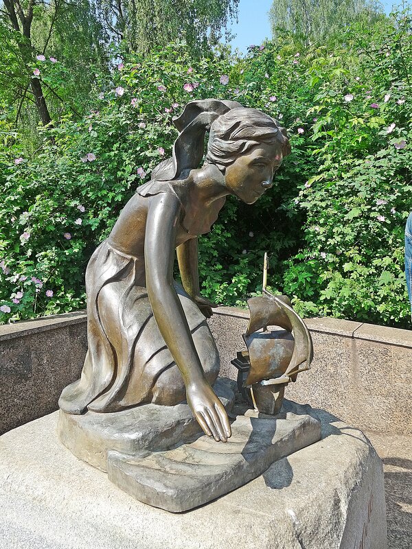 Скульптура "Ассоль" - Лидия Бусурина