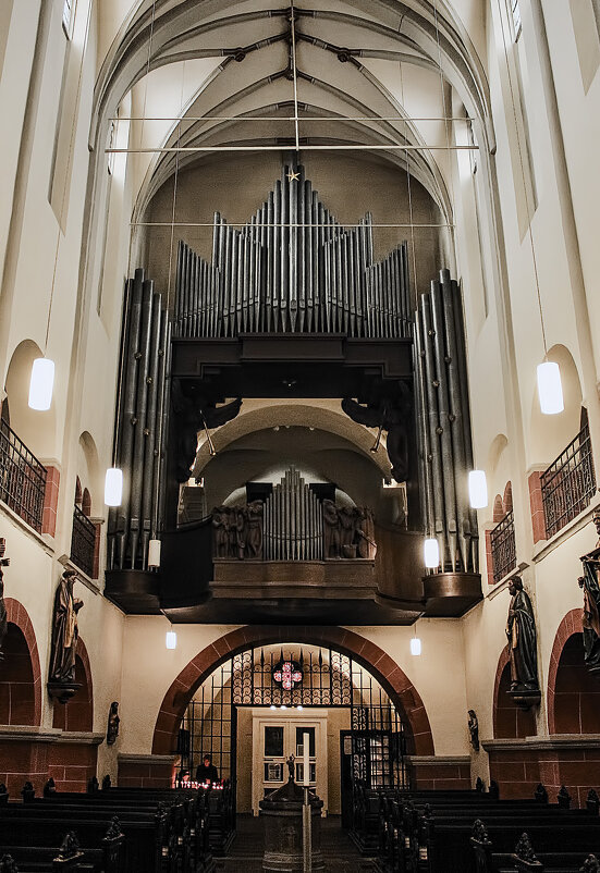 Приходская церковь Святого Сервация Зигбурга - Андроник Александр Приходская церковь Святого Сервация Зигбурга - Андроник Александр