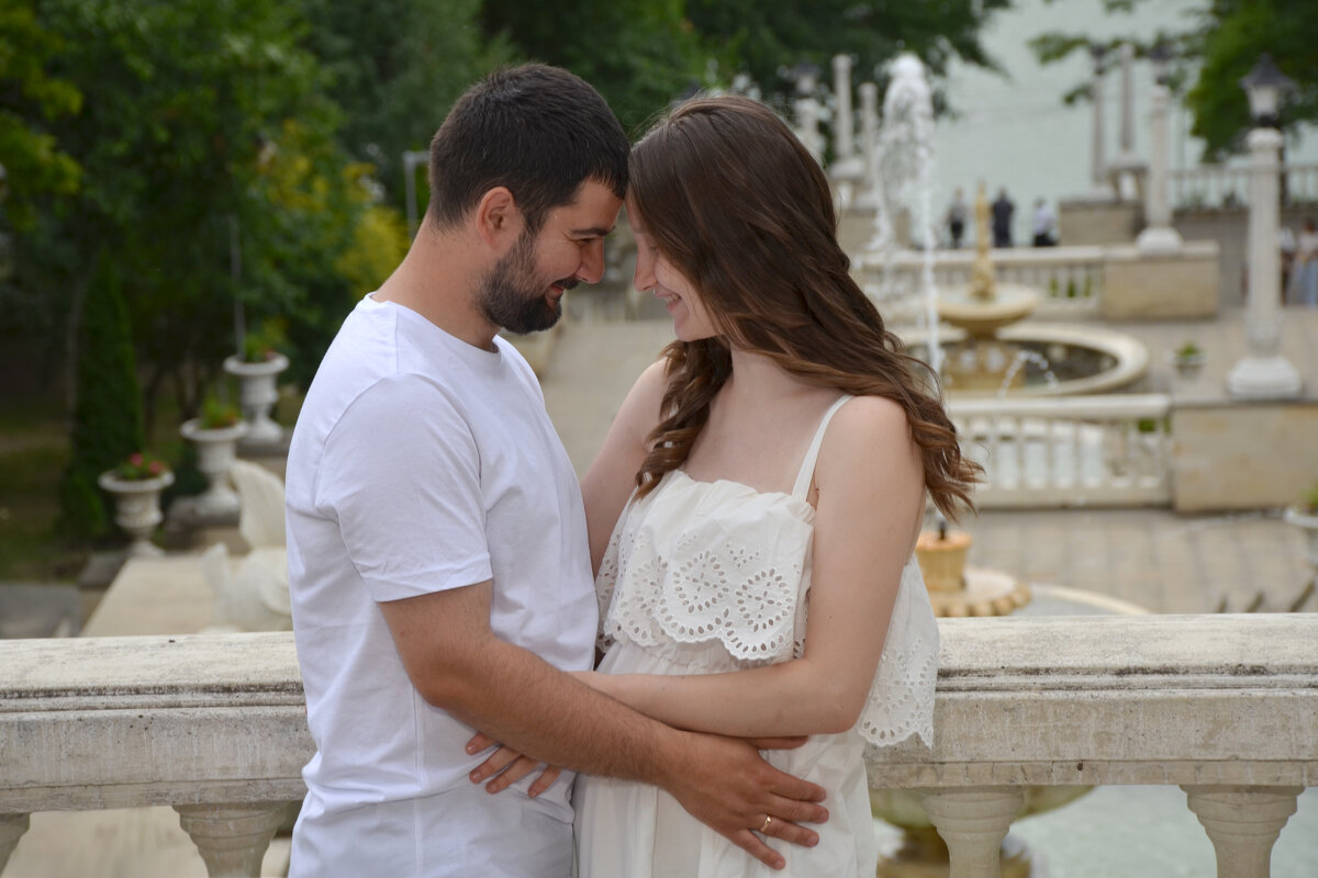 Прогулка у фонтана 1 - александр донченко