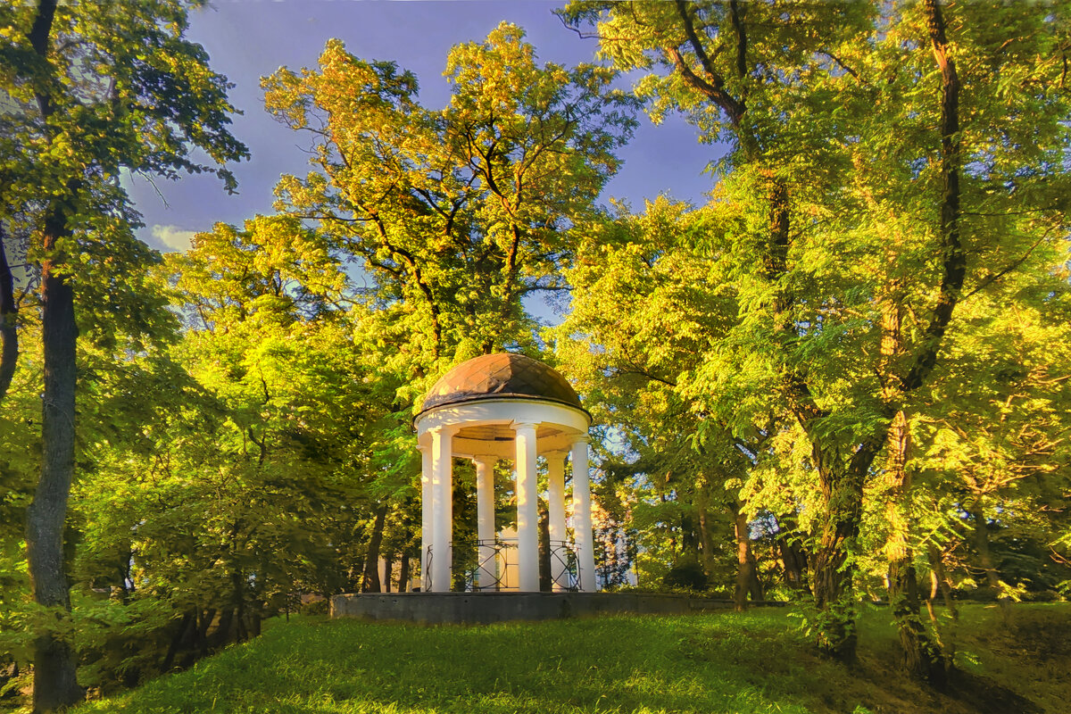 Ротонда. Перед дождем. - Василий Королёв