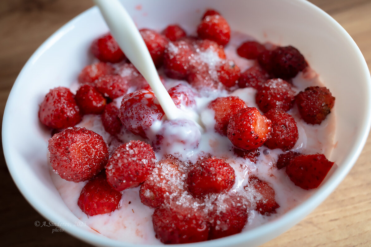 Клубника с молоком - Александр Синдерёв