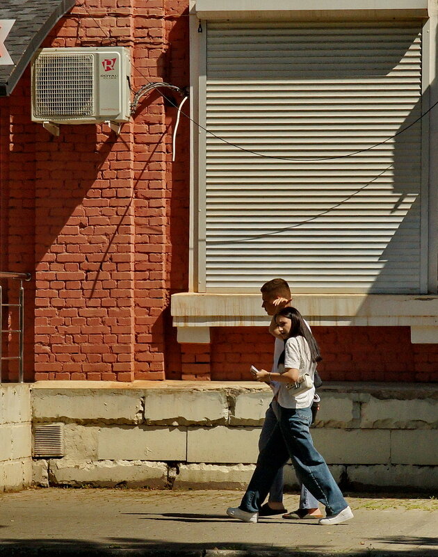 По улице Зиповской... - Николай Саржанов