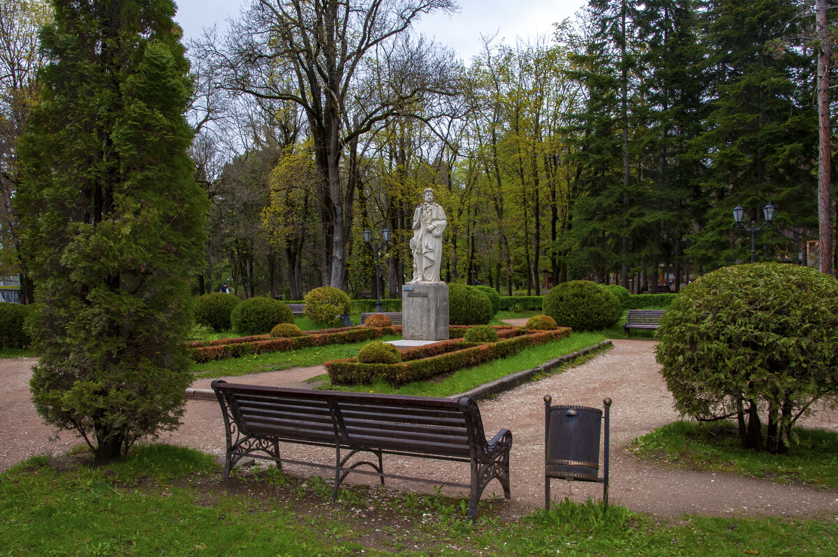 Памятник А.С. Пушкину в курортном парке. - Gen Памятник А.С. Пушкину в курортном парке. - Gen