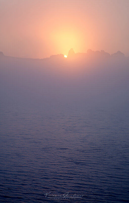 Восход над скалами Колыванского озера - Вениамин Скородумов