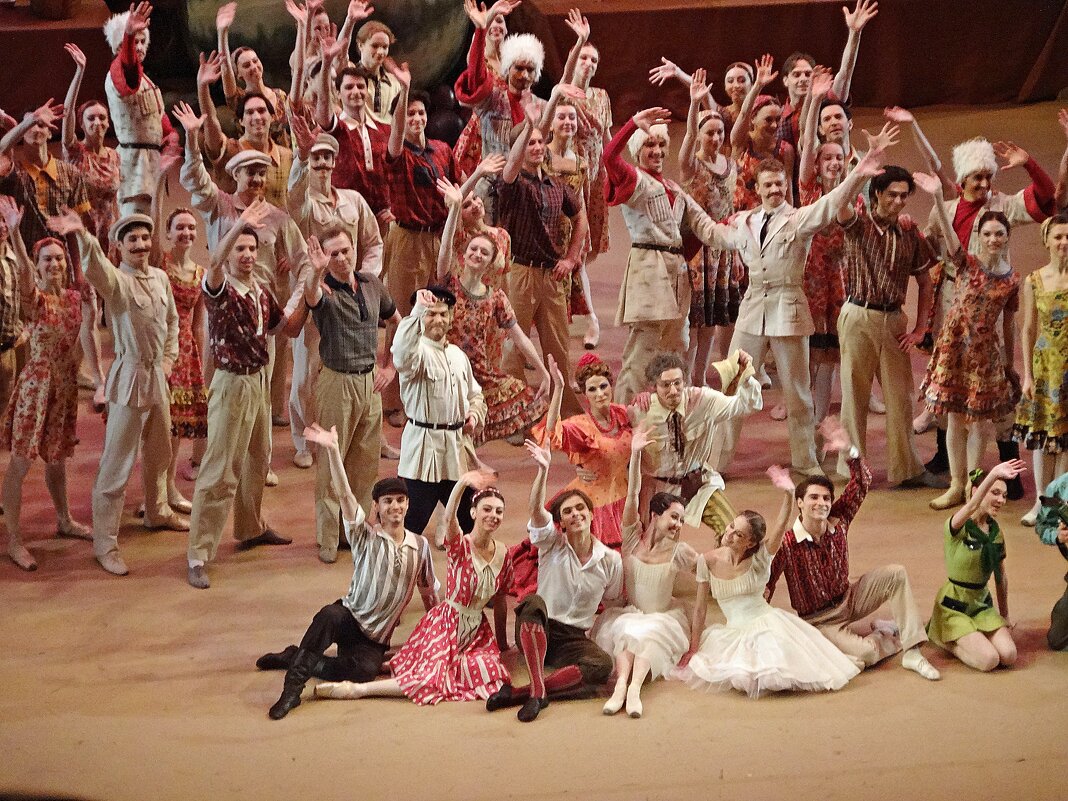 Спектакль окончен - Лидия Бусурина Спектакль окончен - Лидия Бусурина