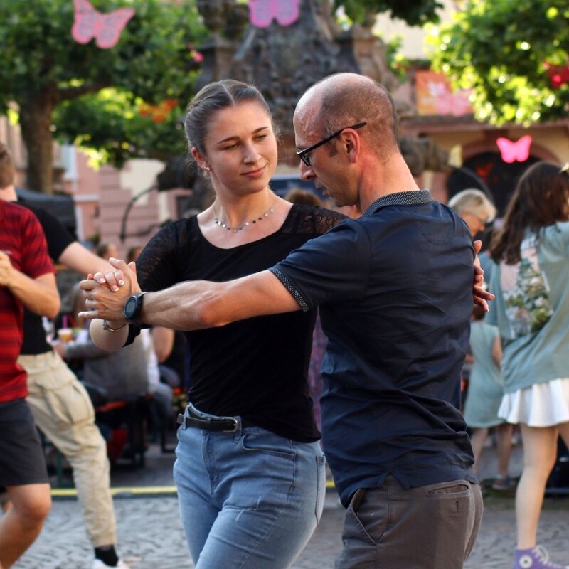 Хорошо танцуете - Юрий. Шмаков