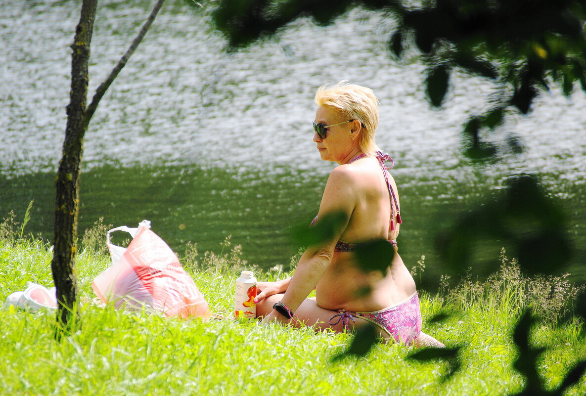 ПЕРВЫЙ ЗАГАР - Виктор Никитенко ПЕРВЫЙ ЗАГАР - Виктор Никитенко