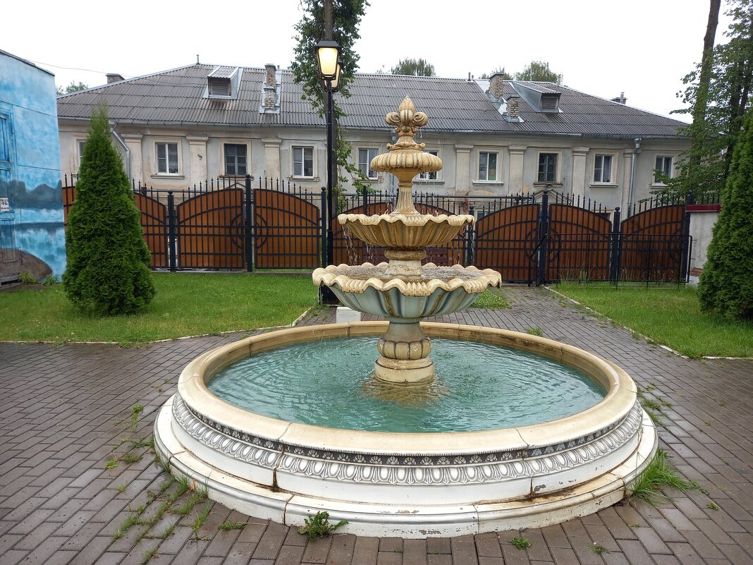 Провинциальный фонтанчик - BoxerMak Mak
