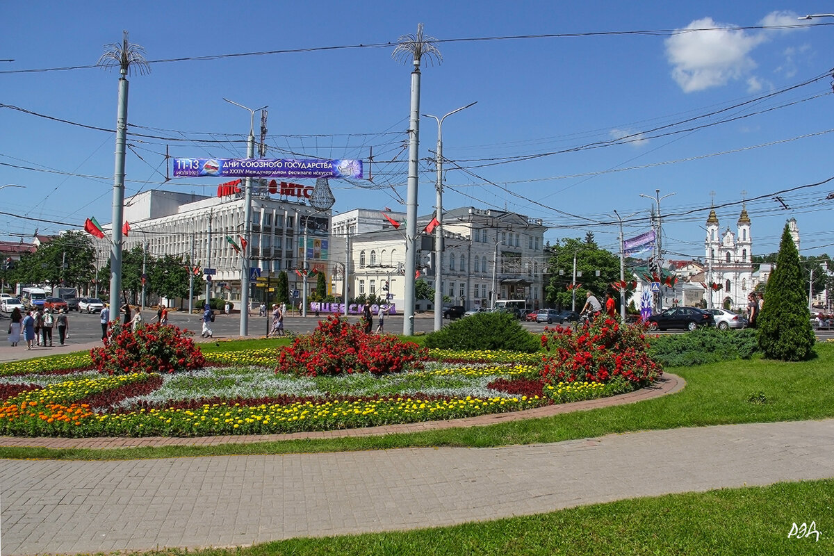 *** - Роланд Дубровский