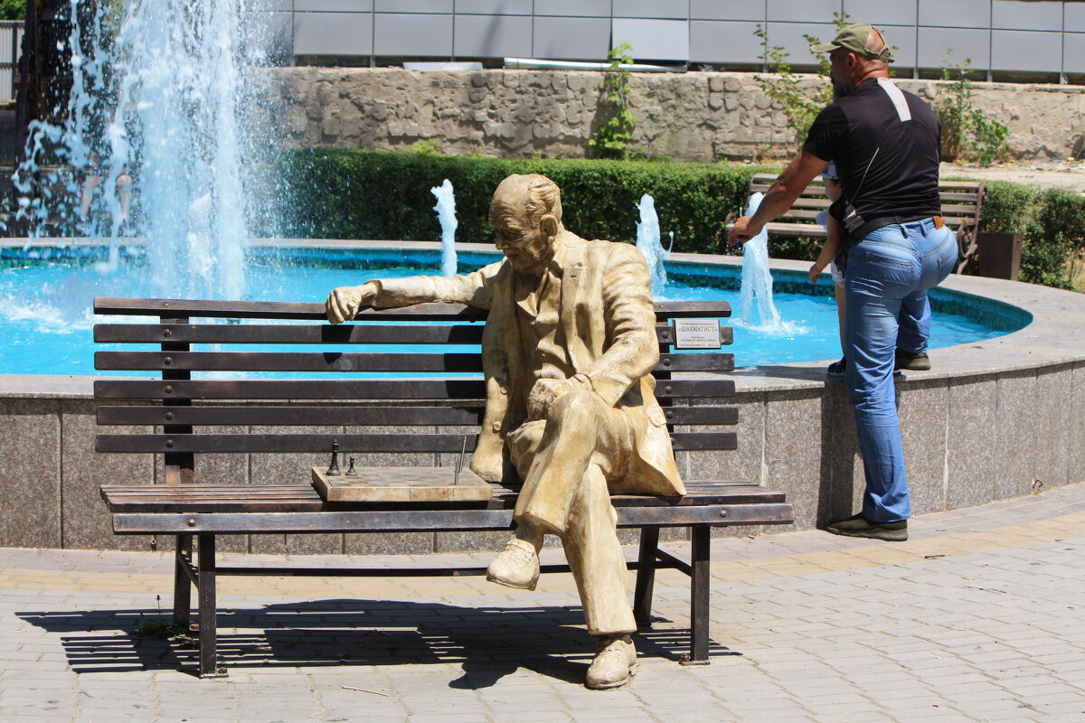 У фонтана - Константин Штарк