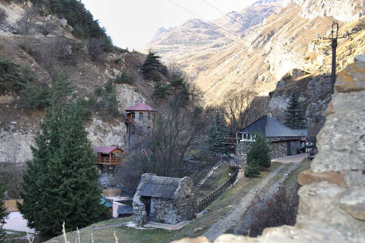 Рядом с нашим отелем в Осетии - Марина Виноградова