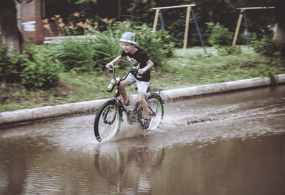 Гонять по лужам - Сергей Царёв