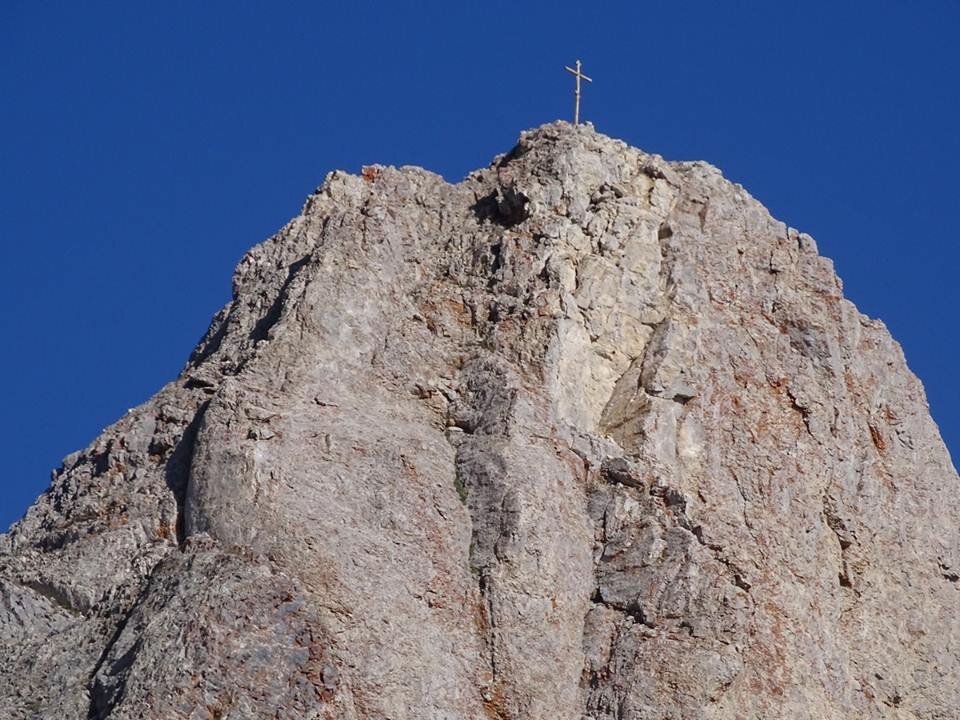 ПО ГОРАМ, на вершине. - Виктор Осипчук