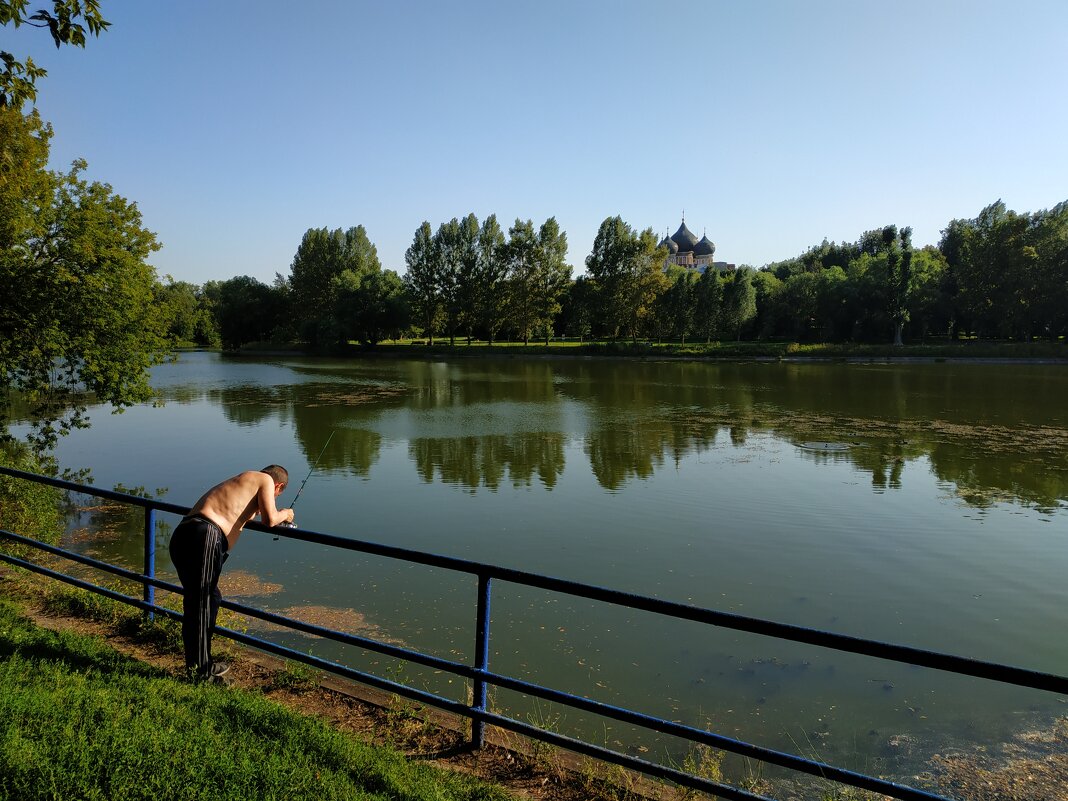 Потому что жарко - Андрей Лукьянов Потому что жарко - Андрей Лукьянов