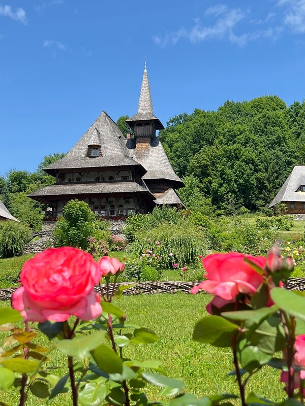 Женский монастырь - А  И М