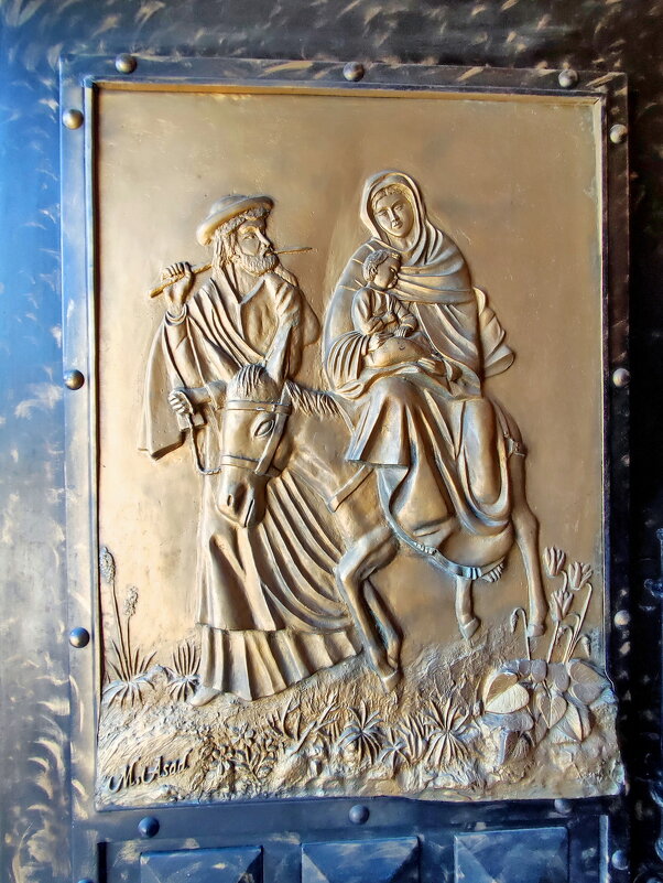 Маронитсая церковь, фрагмент входных дверей - Надя Кушнир