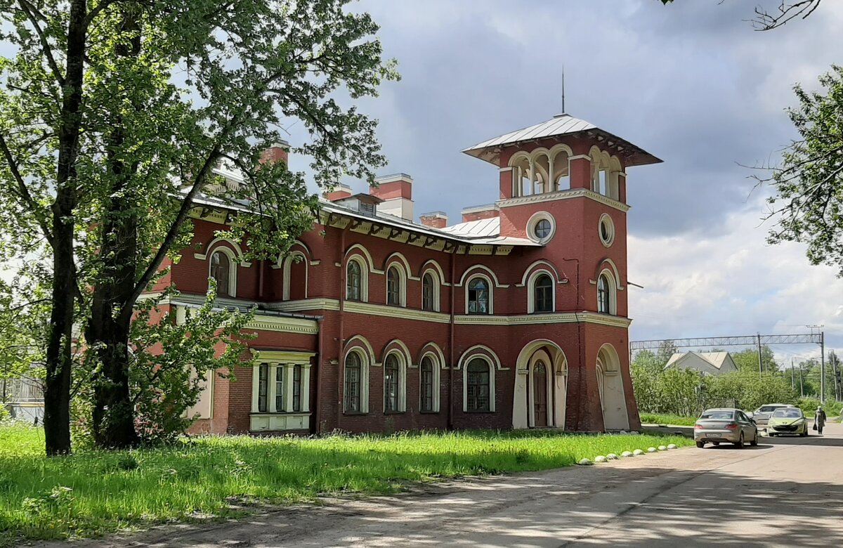 Стрельна. Здание вокзала - Наталья Герасимова