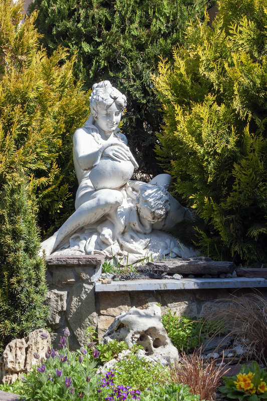 У здания ресторации - Gen 