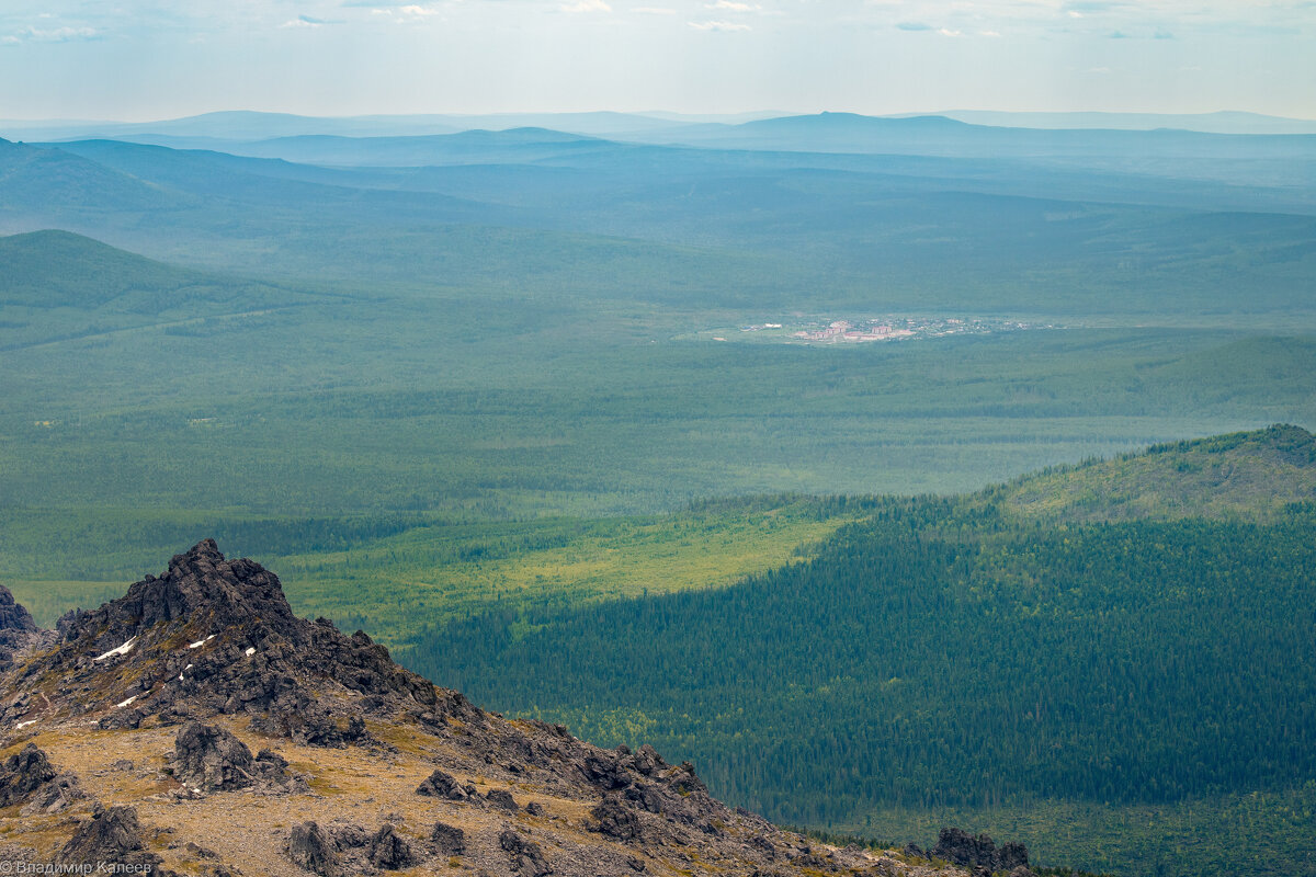 Посёлок Кытлым с вершин Уральских гор - Владимир Калеев
