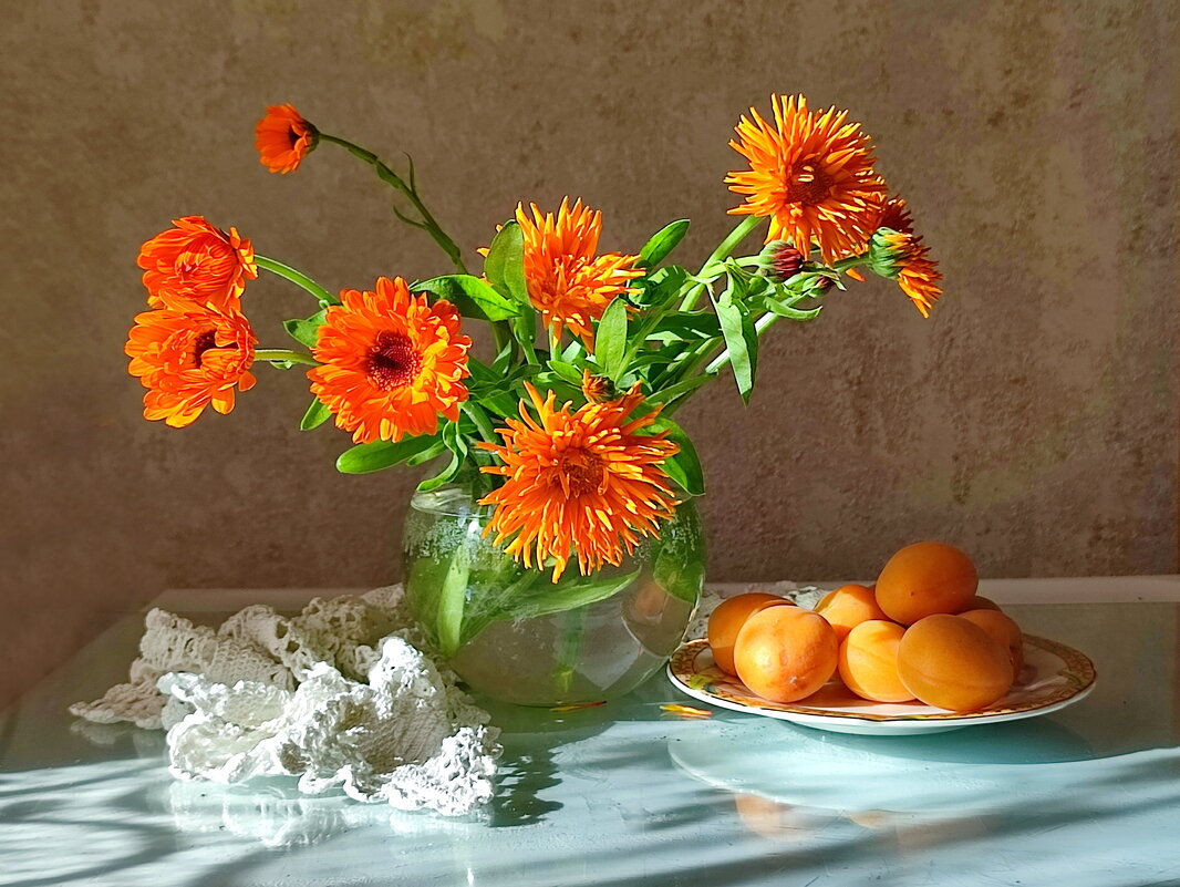 Календула и абрикосы - Валентина Богатко Календула и абрикосы - Валентина Богатко