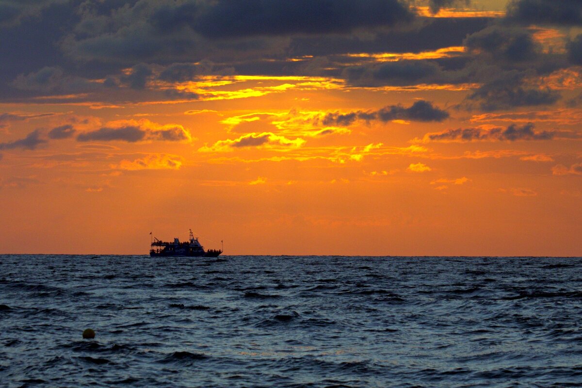 Прогулка по Средиземному морю - Юрий. Шмаков Прогулка по Средиземному морю - Юрий. Шмаков