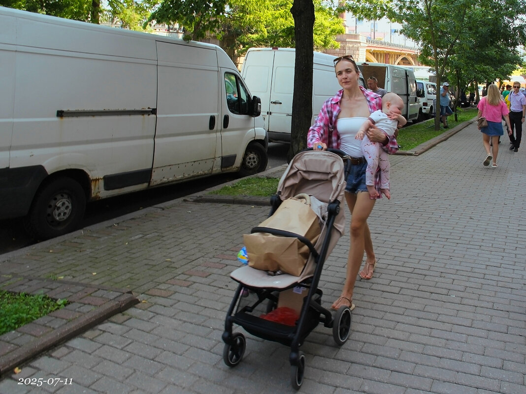 *** - Роланд Дубровский