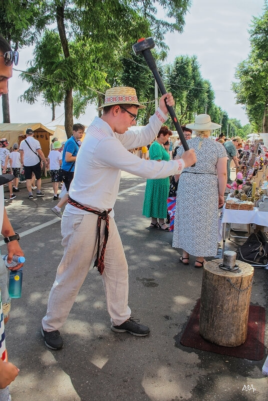 *** - Роланд Дубровский