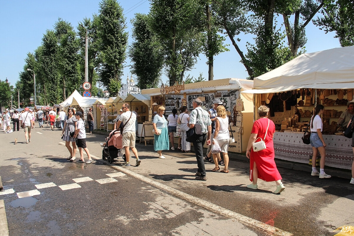 *** - Роланд Дубровский