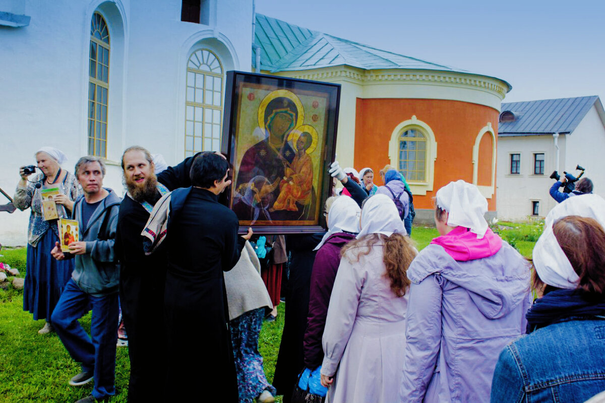 Проход под иконою - Сергей Кочнев