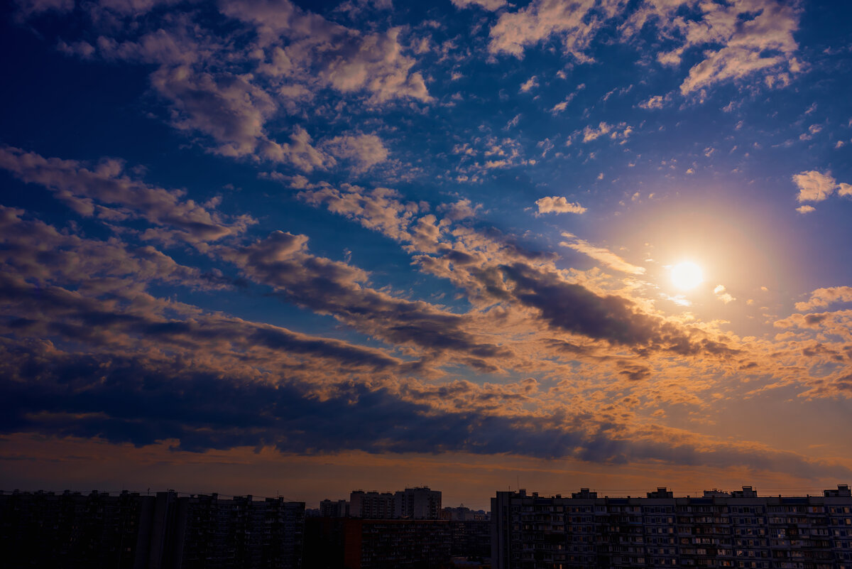..восход солнца над городом - Pasha Zhidkov